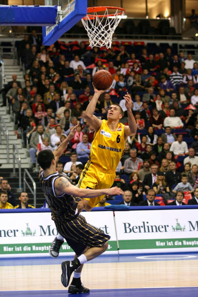 替补前锋在 替补前锋在