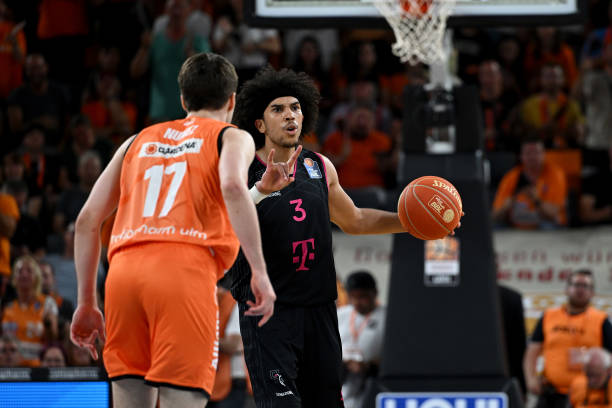 用整体跑动 用整体跑动